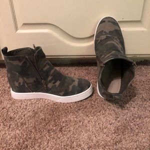 Camo Corky Brand size 9